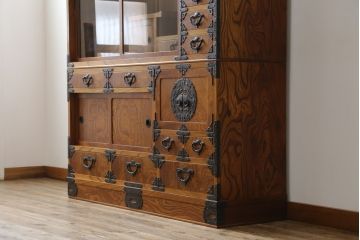 中古　美品　力強い木目が印象的な岩谷堂茶箪笥(和タンス、収納箪笥、キャビネット、飾り棚)(R-059744)