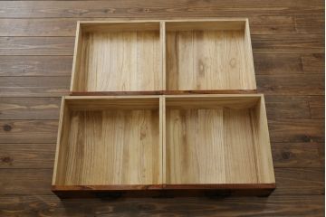 中古　美品　力強い木目が印象的な岩谷堂茶箪笥(和タンス、収納箪笥、キャビネット、飾り棚)(R-059744)