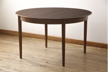 デンマークビンテージ　北欧ヴィンテージ　Dyrlund(デューロン)　ローズウッド　シンプルなデザインで取り入れやすいエクステンションテーブル(デュランド、ダイニングテーブル、二人掛け、四人掛け、ラウンドテーブル)(R-059756)