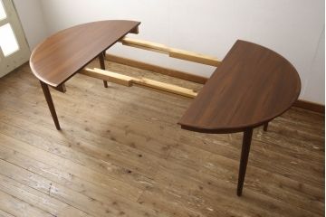 デンマークビンテージ　北欧ヴィンテージ　Dyrlund(デューロン)　ローズウッド　シンプルなデザインで取り入れやすいエクステンションテーブル(デュランド、ダイニングテーブル、二人掛け、四人掛け、ラウンドテーブル)(R-059756)