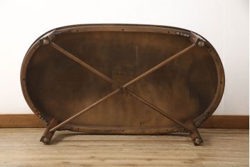 中古　美品　アメリカ家具　LANE(レーン)　天板のデザインと脚部の装飾が魅力的なセンターテーブル(リビングテーブル、コーヒーテーブル、ラウンドテーブル、ローテーブル)(R-059757)