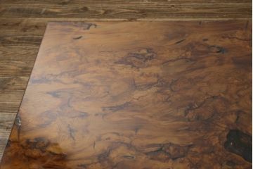 中古　超美品　民芸家具　最高級　屋久杉一枚板　ガラス天板付き　油分の多い艶やかな極上杢目の天板が贅沢な座卓(センターテーブル、ローテーブル、リビングテーブル)(定価約380万円)(R-059758)