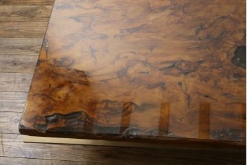 中古　超美品　民芸家具　最高級　屋久杉一枚板　ガラス天板付き　油分の多い艶やかな極上杢目の天板が贅沢な座卓(センターテーブル、ローテーブル、リビングテーブル)(定価約380万円)(R-059758)