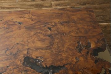 中古　超美品　民芸家具　最高級　屋久杉一枚板　ガラス天板付き　油分の多い艶やかな極上杢目の天板が贅沢な座卓(センターテーブル、ローテーブル、リビングテーブル)(定価約380万円)(R-059758)