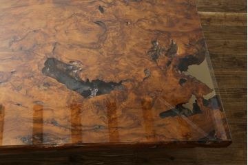 中古　超美品　民芸家具　最高級　屋久杉一枚板　ガラス天板付き　油分の多い艶やかな極上杢目の天板が贅沢な座卓(センターテーブル、ローテーブル、リビングテーブル)(定価約380万円)(R-059758)