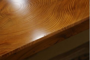 中古　超美品　民芸家具　最高級　屋久杉一枚板　ガラス天板付き　油分の多い艶やかな極上杢目の天板が贅沢な座卓(センターテーブル、ローテーブル、リビングテーブル)(定価約380万円)(R-059758)