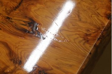 中古　超美品　民芸家具　最高級　屋久杉一枚板　ガラス天板付き　油分の多い艶やかな極上杢目の天板が贅沢な座卓(センターテーブル、ローテーブル、リビングテーブル)(定価約380万円)(R-059758)
