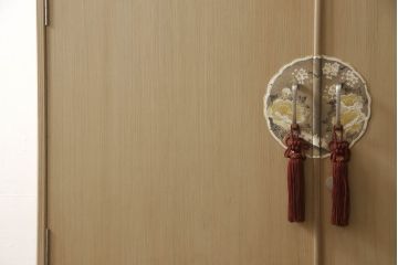 中古　波塚正文作　衣装盆付き　華やかさと上品さを兼ね備えた金具が魅力の加茂総桐箪笥(並厚、総桐たんす、着物箪笥、衣装タンス、引き出し)(R-059761)