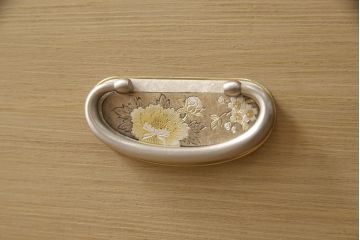 中古　波塚正文作　衣装盆付き　華やかさと上品さを兼ね備えた金具が魅力の加茂総桐箪笥(並厚、総桐たんす、着物箪笥、衣装タンス、引き出し)(R-059761)