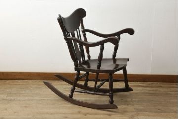 中古　美品　松本民芸家具　クラシカルな雰囲気ただよう#39A型ロッキングチェア(定価約18万円)(アームチェア、板座チェア、揺り椅子、イス)(R-059762)