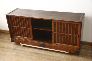 中古　美品　岩谷堂箪笥　収納力抜群! 上質な和の空間づくりに取り入れたい水屋箪笥サイドボード(食器棚、戸棚、収納棚)(R-059765)