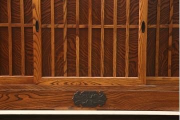 中古　美品　岩谷堂箪笥　収納力抜群! 上質な和の空間づくりに取り入れたい水屋箪笥サイドボード(食器棚、戸棚、収納棚)(R-059765)
