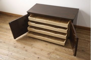 和製ビンテージ　最高級!　天板リメイク　手打ち金具　木地呂塗り　漆塗り　前面欅(ケヤキ)材　細部まで職人のこだわりが感じられる仙台箪笥ローボード(着物箪笥、和箪笥、観音箪笥、サイドボード、ヴィンテージ)(R-059773)