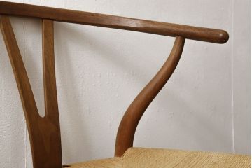 中古　北欧家具　デンマーク　老舗家具メーカーCARL HANSEN & SON(カール・ハンセン&サン)の洗練されたデザインが目を惹くワイチェア(Yチェア、イス、椅子、ダイニングチェア、アームチェア)(R-059775)