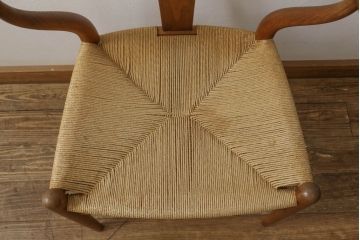 中古　北欧家具　デンマーク　老舗家具メーカーCARL HANSEN & SON(カール・ハンセン&サン)の洗練されたデザインが目を惹くワイチェア(Yチェア、イス、椅子、ダイニングチェア、アームチェア)(R-059775)