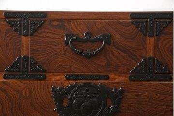 中古　岩谷堂箪笥　引き出し7杯　上質な和の空間づくりにオススメの衣装箪笥(和タンス、収納箪笥、引き出し)(R-059777)