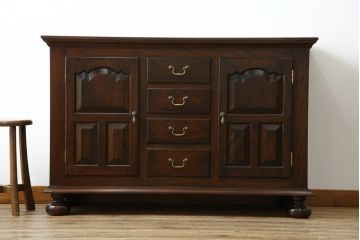 中古　美品　松本民芸家具　クラシカルなデザインがお洒落なF型サイドボード(収納棚、戸棚、サイドキャビネット)(定価約67万円)(R-059784)
