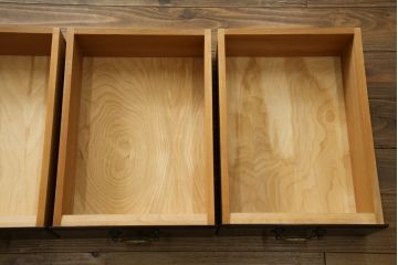 中古　美品　松本民芸家具　クラシカルなデザインがお洒落なF型サイドボード(収納棚、戸棚、サイドキャビネット)(定価約67万円)(R-059784)