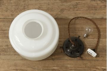 アンティーク照明　シンプルなデザインながら大正ロマンの雰囲気を感じる吊り下げ照明(ペンダントライト、天井照明)(R-059785)