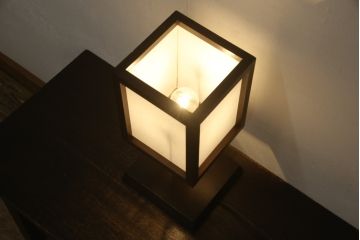 ヴィンテージ照明　木製　和モダンな空間を演出するあんどんデザインのテーブルスタンド(デスクスタンド、スタンドライト、行灯、行燈、照明、ビンテージ)(R-059788)