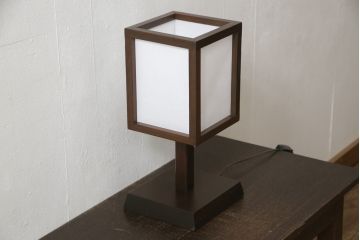ヴィンテージ照明　木製　和モダンな空間を演出するあんどんデザインのテーブルスタンド(デスクスタンド、スタンドライト、行灯、行燈、照明、ビンテージ)(R-059788)