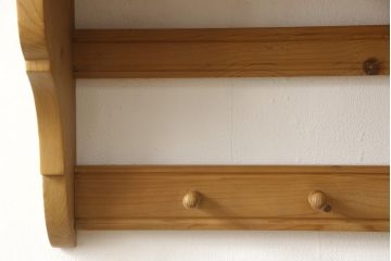 中古　パイン材　木の温かみを感じるナチュラルなウォールラック(壁掛け飾り棚、ウォールシェルフ、ウッドシェルフ、木製ラック)(R-059805)