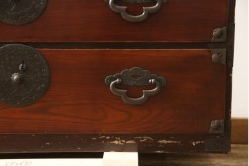 和製アンティーク　前面欅(ケヤキ)材　和の趣あふれる佇まいが魅力的な米沢箪笥(和箪笥、時代箪笥、衣装たんす、収納箪笥、引き出し)(R-059806)