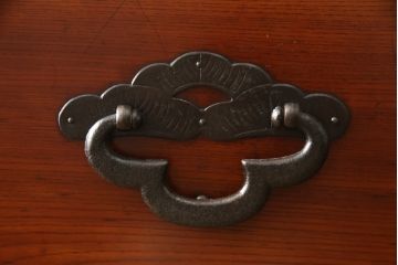 和製アンティーク　前面欅(ケヤキ)材　和の趣あふれる佇まいが魅力的な米沢箪笥・上段(和箪笥、時代箪笥、衣装たんす、収納箪笥、引き出し、サイドボード)(R-059807)