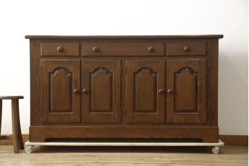 中古　美品　松本民芸家具　和・洋どちらの空間にも合わせやすいシックなサイドボード(収納棚、カウンターテーブル、サイドキャビネット)(R-059811)