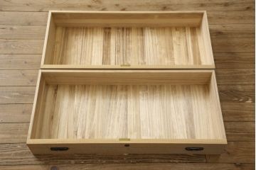 中古　国産　職人手造り　透かしの金具が素敵な総桐箪笥(並厚、総桐たんす、着物箪笥、和タンス、衣装箪笥)(R-059813)