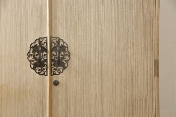 中古　国産　職人手造り　透かしの金具が素敵な総桐箪笥(並厚、総桐たんす、着物箪笥、和タンス、衣装箪笥)(R-059813)