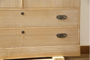 中古　国産　職人手造り　透かしの金具が素敵な総桐箪笥(並厚、総桐たんす、着物箪笥、和タンス、衣装箪笥)(R-059813)