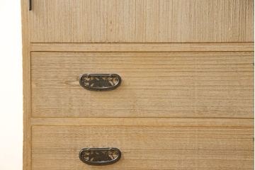 中古　国産　職人手造り　透かしの金具が素敵な総桐箪笥(並厚、総桐たんす、着物箪笥、和タンス、衣装箪笥)(R-059813)