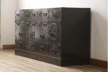 中古　欅産業　仙台箪笥　黒漆塗り　和モダンな空間づくりに活躍するサイドボード(サイドチェスト、引き出し、収納箪笥)(定価約57万円)(R-059815)