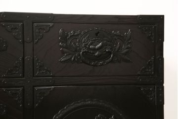 中古　欅産業　仙台箪笥　黒漆塗り　和モダンな空間づくりに活躍するサイドボード(サイドチェスト、引き出し、収納箪笥)(定価約57万円)(R-059815)
