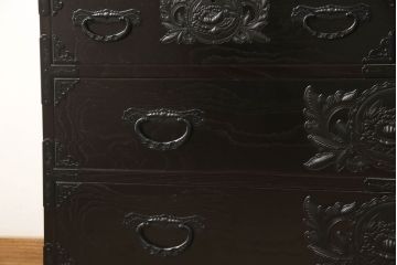 中古　欅産業　仙台箪笥　黒漆塗り　和モダンな空間づくりに活躍するサイドボード(サイドチェスト、引き出し、収納箪笥)(定価約57万円)(R-059815)