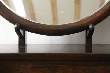 中古　松本民芸家具　西洋アンティークのような雰囲気を感じさせる、丸型一面鏡のドレッサー(鏡台、ミラー)(定価約43万円)(R-059817)