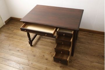 中古　美品　松本民芸家具　クラシカルな佇まいが魅力的なT型片袖机(ワークデスク、作業台、在宅用、在宅ワーク用デスク)(定価約37万円)(R-059818)