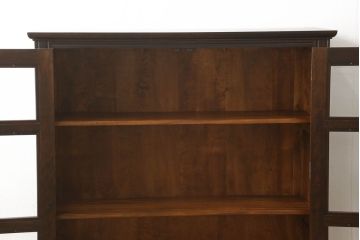 中古　美品　松本民芸家具　洋の雰囲気を感じるクラシカルなA型面取書棚(定価約49万円)(本箱、飾り棚、収納棚、キャビネット、ブックケース)(R-059820)