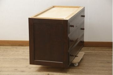 中古　松本民芸家具　天板・脚(台輪)付きリメイク　シックな佇まいが魅力!落ち着きのある空間づくりにおすすめのローチェスト(ローボード、テレビ台、サイドチェスト、引き出し)(R-059821)