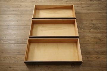 中古　松本民芸家具　天板・脚(台輪)付きリメイク　シックな佇まいが魅力!落ち着きのある空間づくりにおすすめのローチェスト(ローボード、テレビ台、サイドチェスト、引き出し)(R-059821)