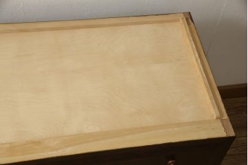 中古　松本民芸家具　天板・脚(台輪)付きリメイク　シックな佇まいが魅力!落ち着きのある空間づくりにおすすめのローチェスト(ローボード、テレビ台、サイドチェスト、引き出し)(R-059821)