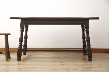 中古　美品　松本民芸家具　F型食卓　クラシカルな脚のデザインが目を引くダイニングテーブル(作業台、食卓、4人掛け)(定価約29万7千円)(R-059829)