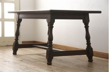 中古　美品　松本民芸家具　F型食卓　クラシカルな脚のデザインが目を引くダイニングテーブル(作業台、食卓、4人掛け)(定価約29万7千円)(R-059829)