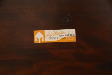 中古　美品　松本民芸家具　F型食卓　クラシカルな脚のデザインが目を引くダイニングテーブル(作業台、食卓、4人掛け)(定価約29万7千円)(R-059829)