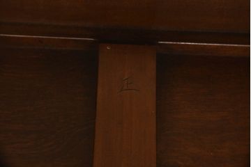 中古　美品　松本民芸家具　洋館に似合う佇まいのD型布張り椅子(ベンチ、アームチェア、1人掛けソファ)(R-059830)