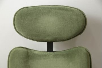 中古　美品　EKORNES(エコーネス)　スイングテーブル付き　オットマン付き　グリーンカラーが目を惹くリクライニングチェア(ストレスレスチェア、椅子、アームチェア、北欧、1人掛けソファ)(R-059831)