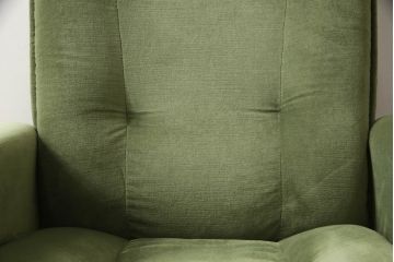 中古　美品　EKORNES(エコーネス)　スイングテーブル付き　オットマン付き　グリーンカラーが目を惹くリクライニングチェア(ストレスレスチェア、椅子、アームチェア、北欧、1人掛けソファ)(R-059831)