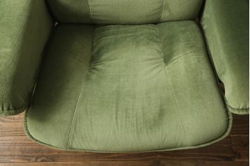中古　美品　EKORNES(エコーネス)　スイングテーブル付き　オットマン付き　グリーンカラーが目を惹くリクライニングチェア(ストレスレスチェア、椅子、アームチェア、北欧、1人掛けソファ)(R-059831)