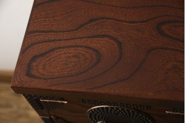 中古　美品　岩谷堂箪笥　あられ紋様の金具が目を惹く、和モダンな空間づくりにおすすめのサイドチェスト(引き出し、収納箪笥、整理箪笥、和タンス)(R-059832)